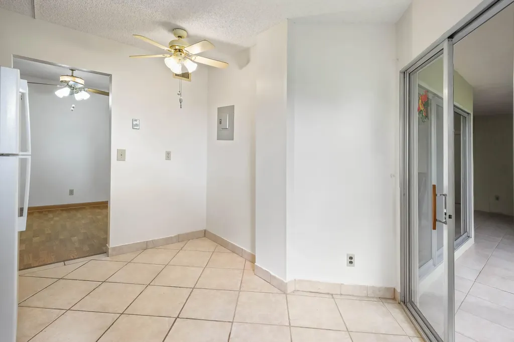 3951 Via Poinciana Lake Worth FL 33467