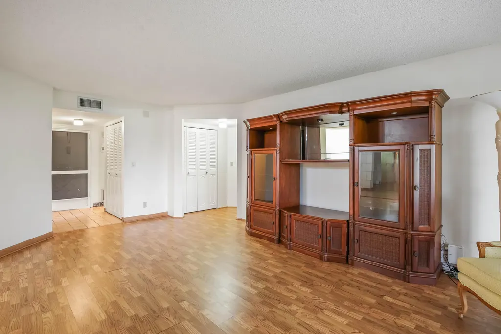 3951 Via Poinciana Lake Worth FL 33467