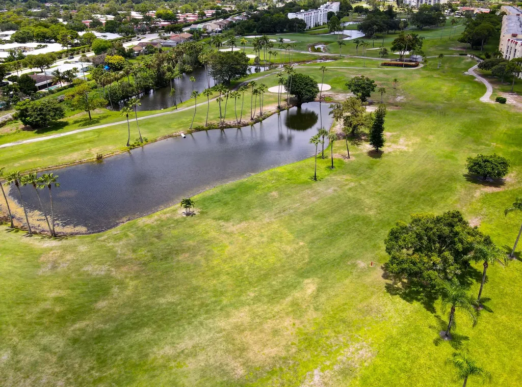 3951 Via Poinciana Lake Worth FL 33467
