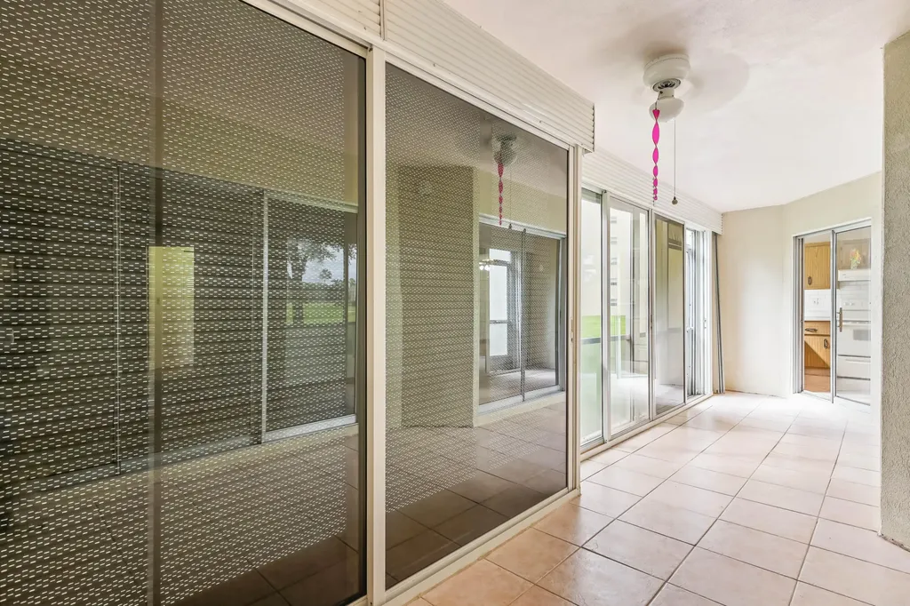 3951 Via Poinciana Lake Worth FL 33467