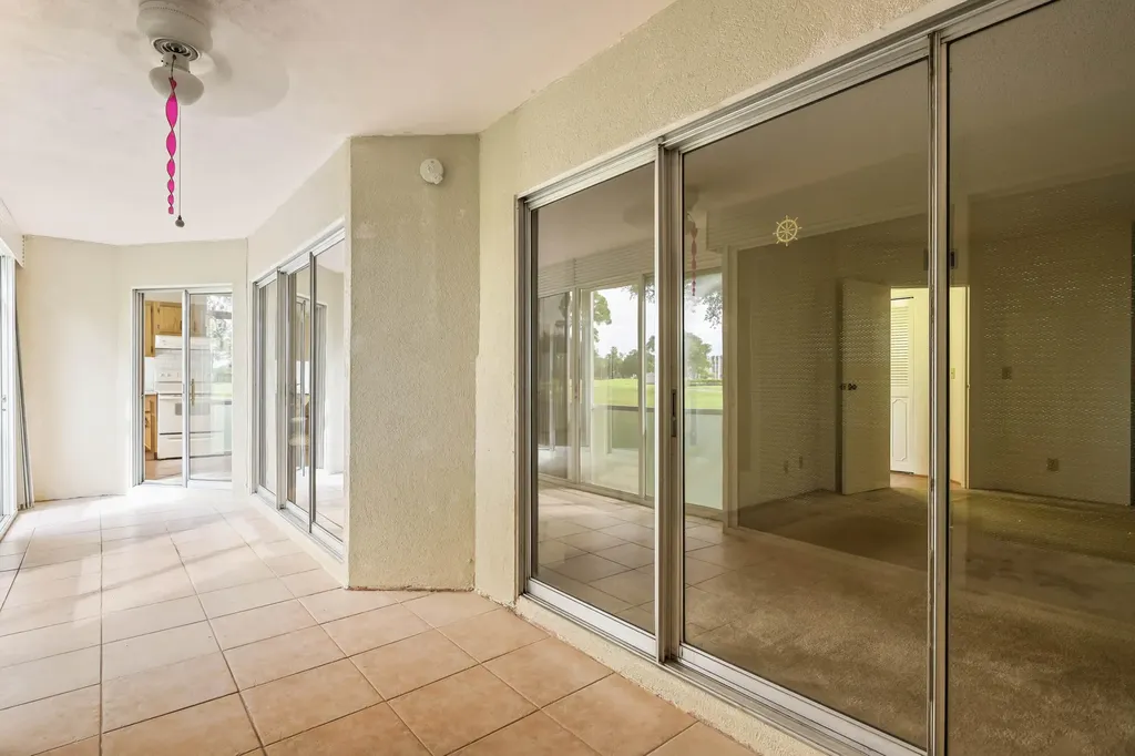 3951 Via Poinciana Lake Worth FL 33467
