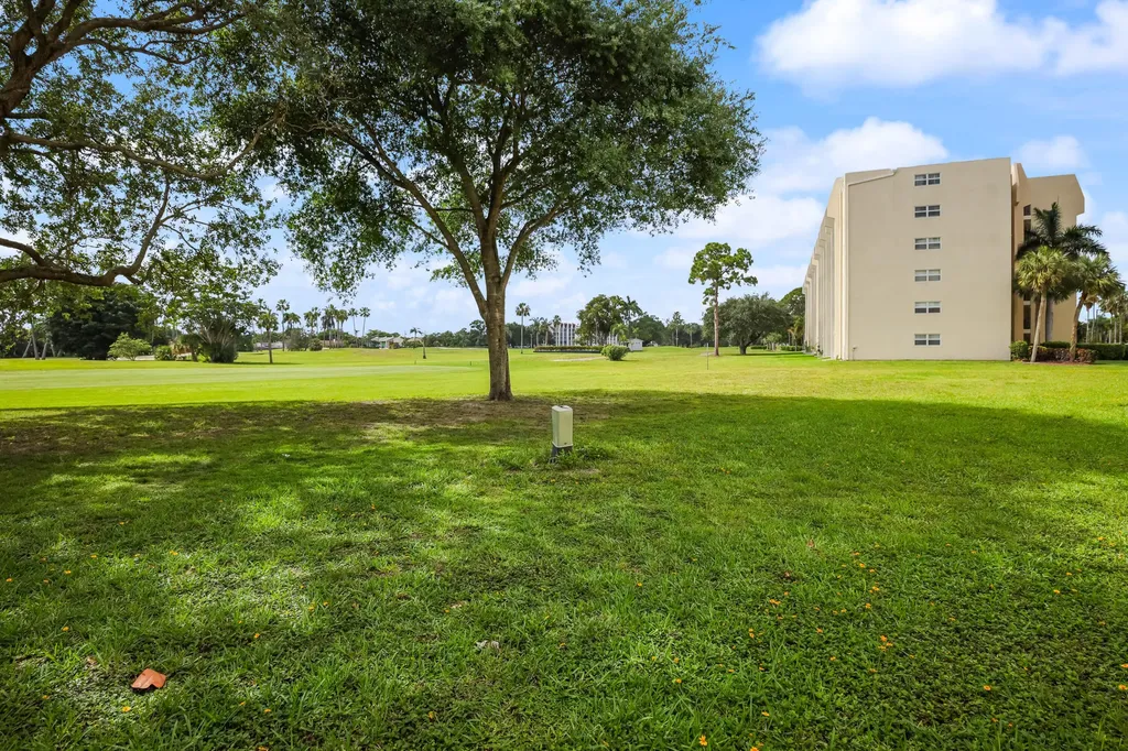 3951 Via Poinciana Lake Worth FL 33467