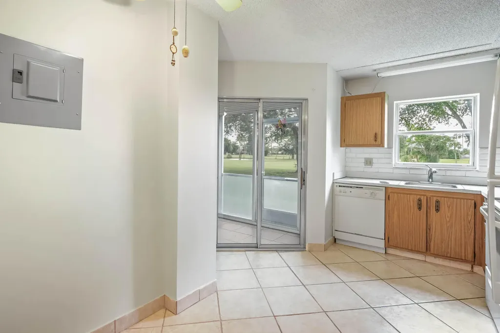 3951 Via Poinciana Lake Worth FL 33467