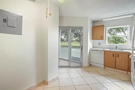 3951 Via Poinciana Lake Worth FL 33467