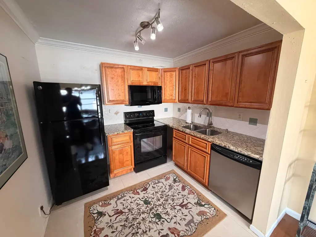 569 Normandy L Delray Beach FL 33484