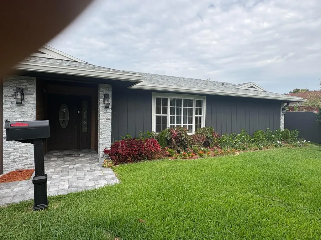 3501 Boulevard Delray Beach FL 33445