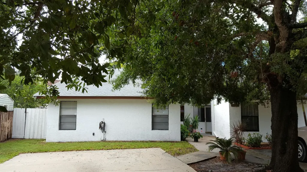 12738 Peconic Court Wellington FL 33414