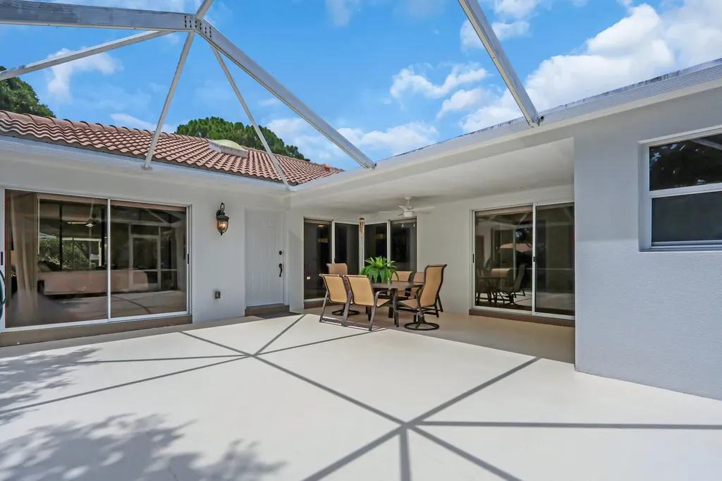 7904 Chapman Oak Court Palm Beach Gardens FL 33410