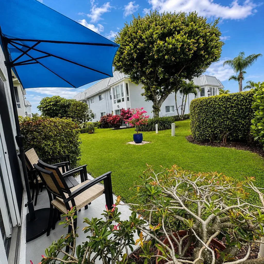 18 Colonial Club Drive Boynton Beach FL 33435