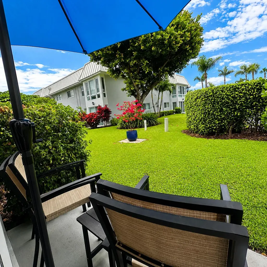 18 Colonial Club Drive Boynton Beach FL 33435