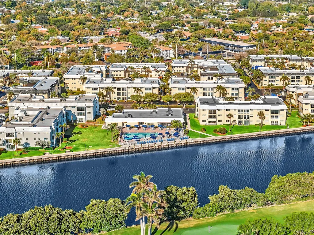 18 Colonial Club Drive Boynton Beach FL 33435
