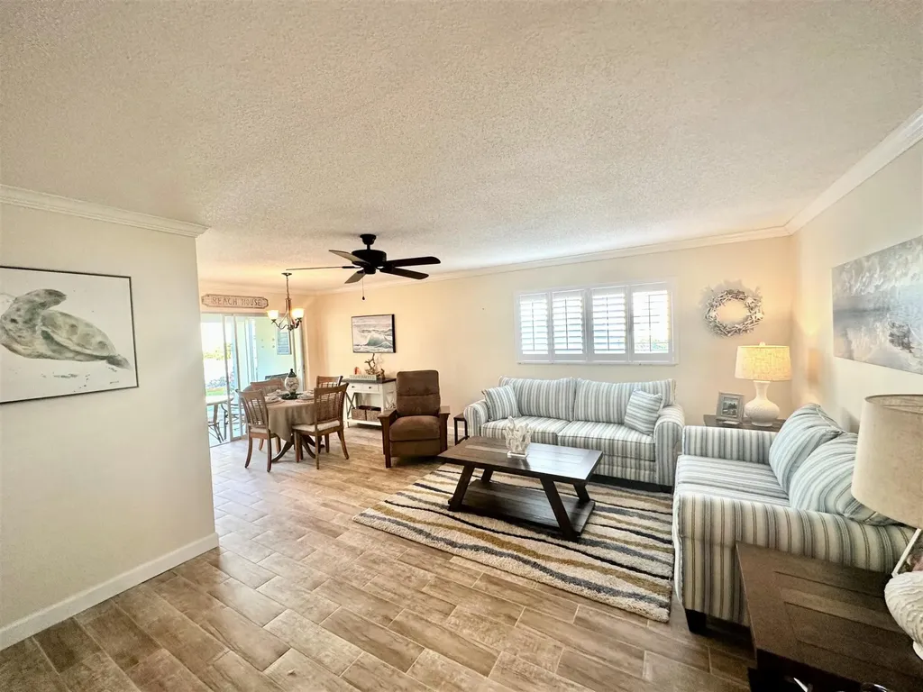 18 Colonial Club Drive Boynton Beach FL 33435