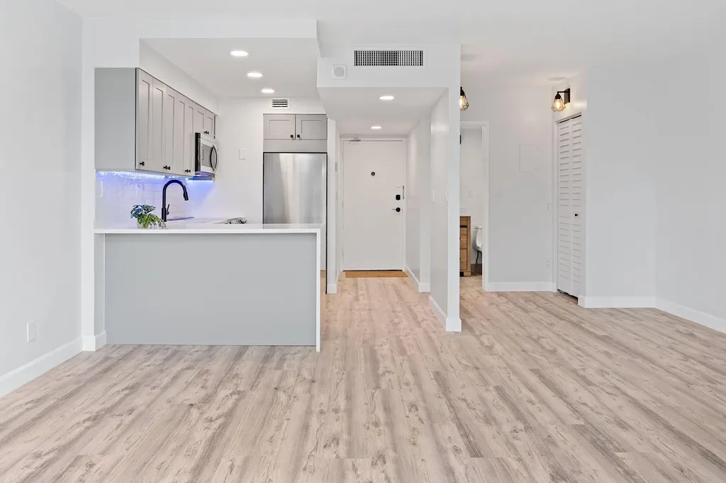2900 NE 30th Street Fort Lauderdale FL 33306