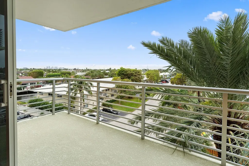 2900 NE 30th Street Fort Lauderdale FL 33306