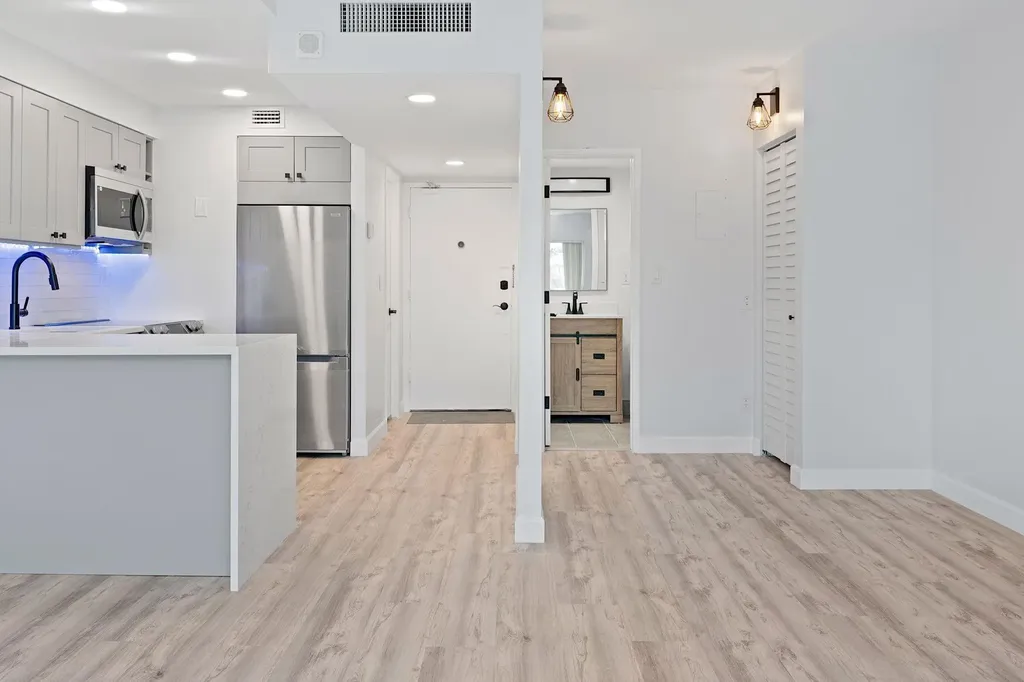 2900 NE 30th Street Fort Lauderdale FL 33306