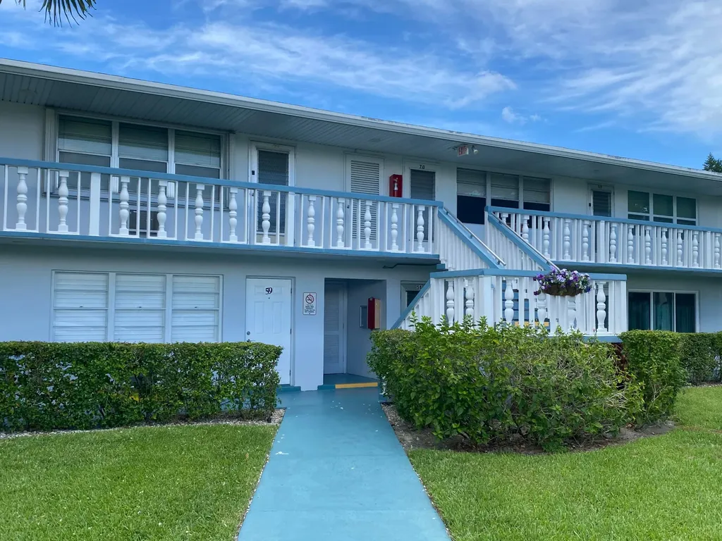 71 Berkshire West Palm Beach FL 33417