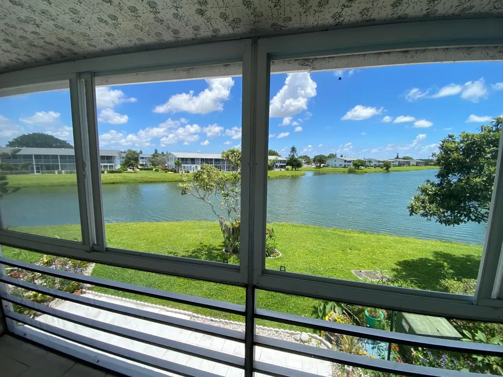 71 Berkshire West Palm Beach FL 33417