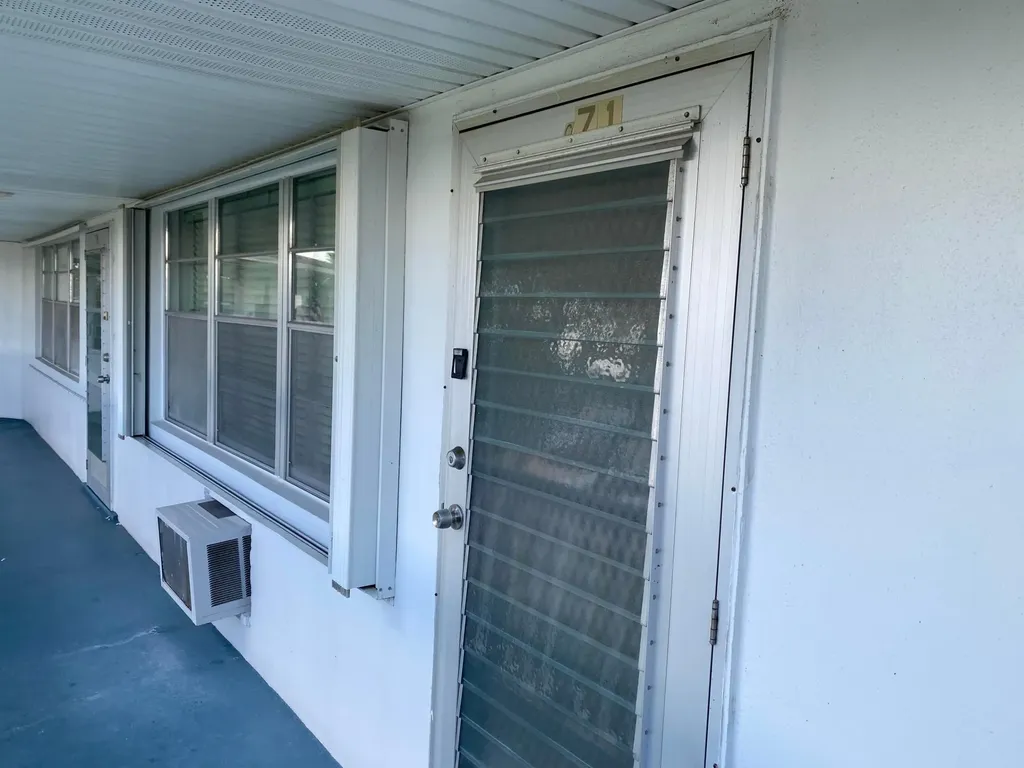71 Berkshire West Palm Beach FL 33417
