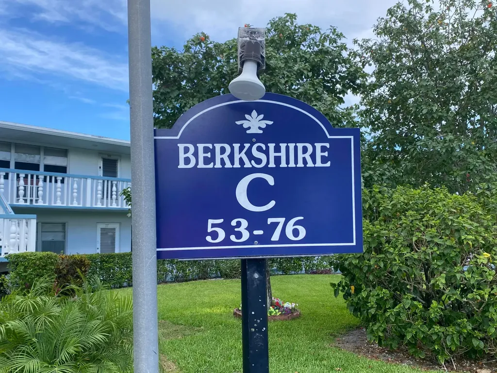 71 Berkshire West Palm Beach FL 33417