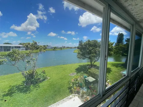 71 Berkshire West Palm Beach FL 33417
