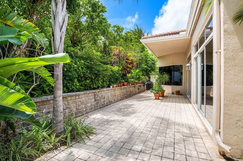 6263 NW 43rd Terrace Boca Raton FL 33496