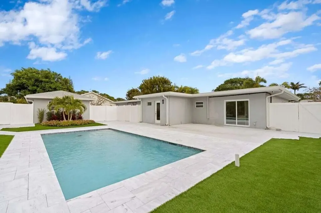 2312 Spanish Trail Delray Beach FL 33483