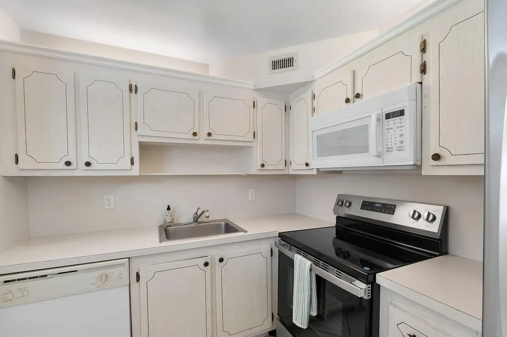 9 Valencia Trail Delray Beach FL 33446