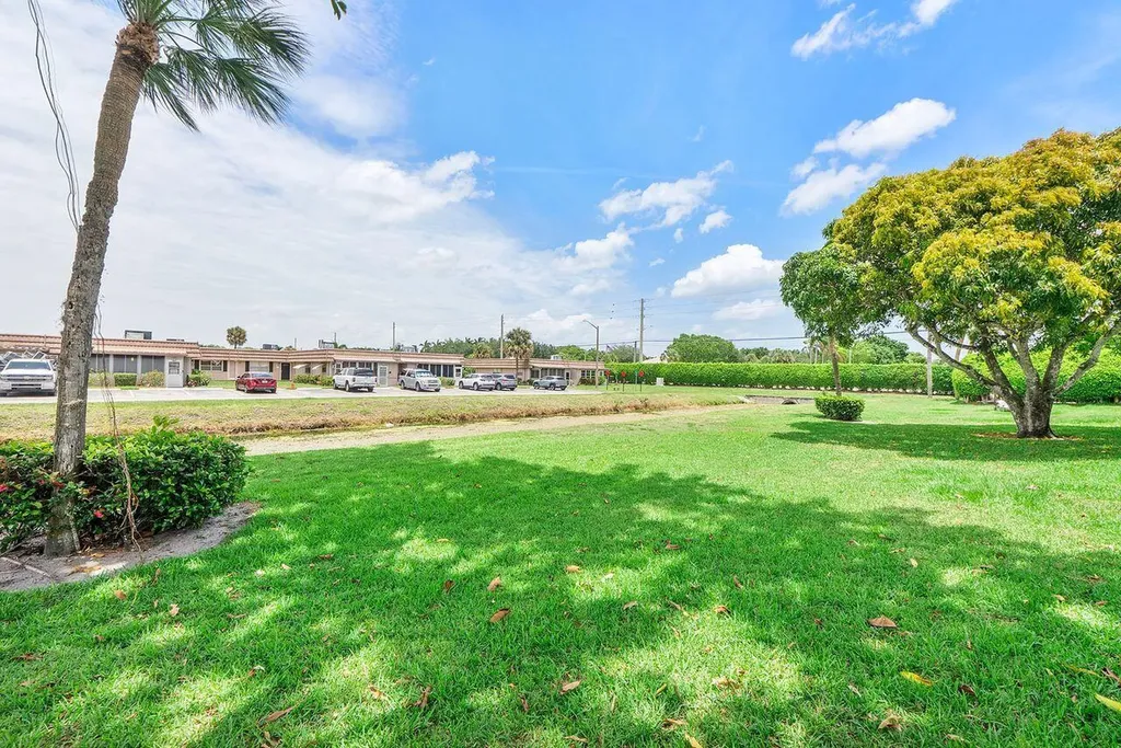 9 Valencia Trail Delray Beach FL 33446