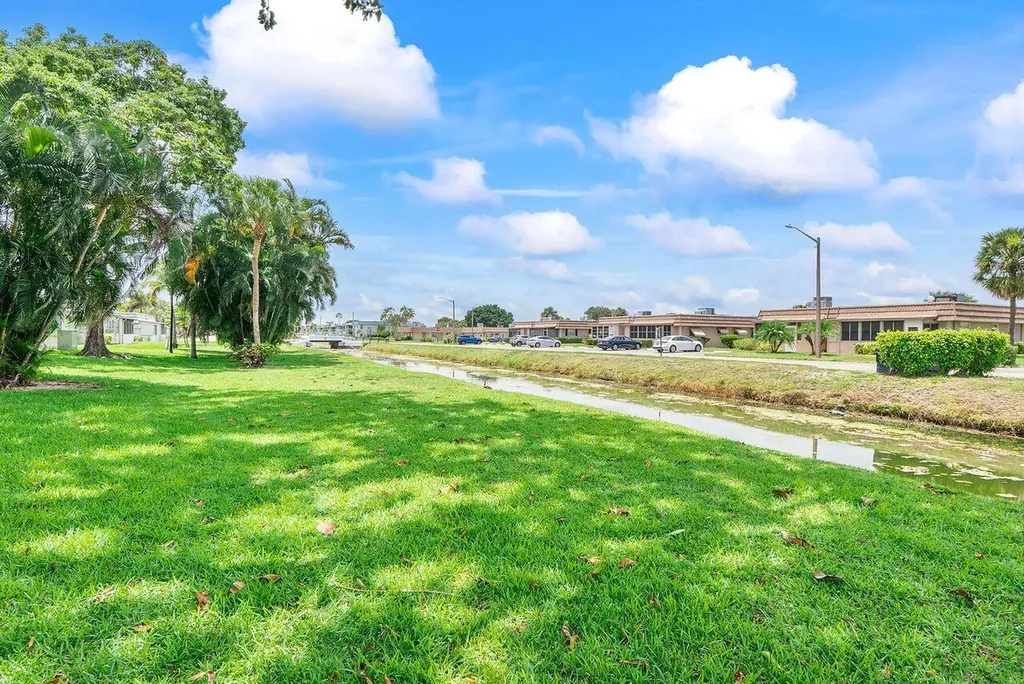 9 Valencia Trail Delray Beach FL 33446