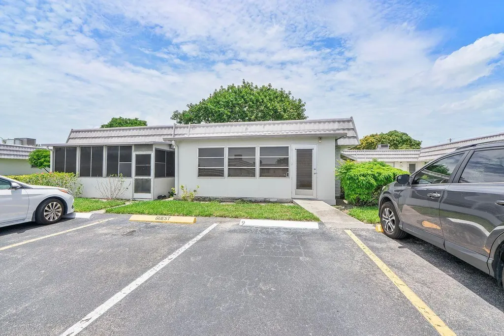 9 Valencia Trail Delray Beach FL 33446