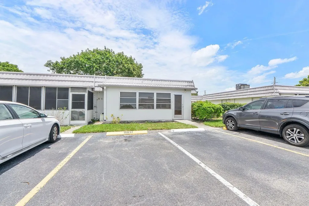 9 Valencia Trail Delray Beach FL 33446