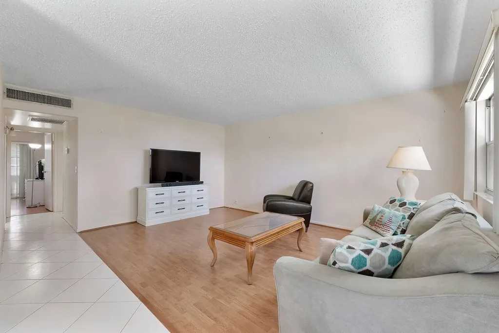 9 Valencia Trail Delray Beach FL 33446