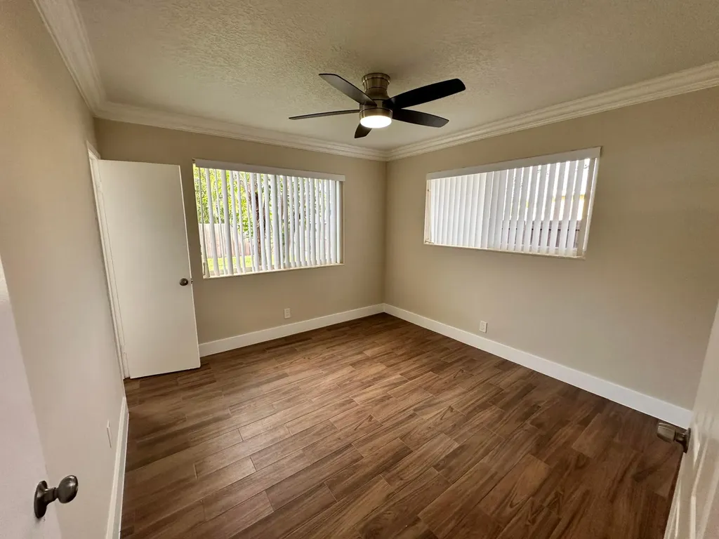 61 NW 35th Street Oakland Park FL 33309