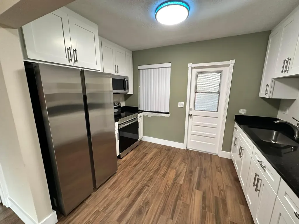 61 NW 35th Street Oakland Park FL 33309