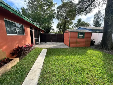 61 NW 35th Street Oakland Park FL 33309