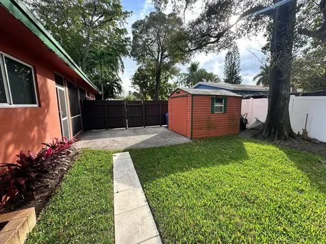 61 NW 35th Street Oakland Park FL 33309