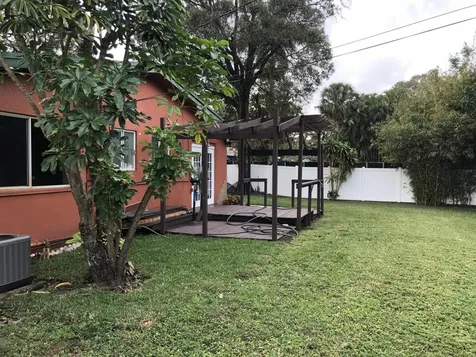 61 NW 35th Street Oakland Park FL 33309