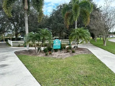 61 NW 35th Street Oakland Park FL 33309