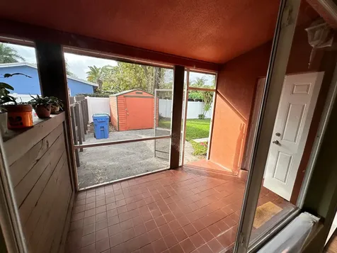 61 NW 35th Street Oakland Park FL 33309