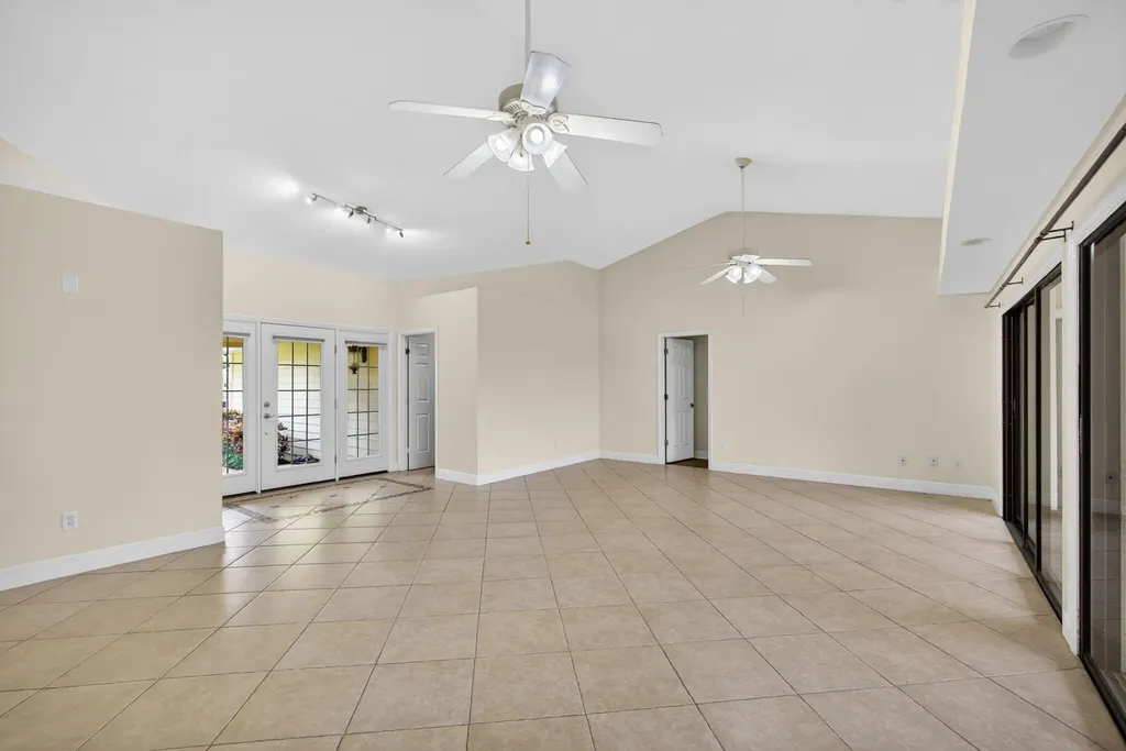 10420 SE Jupiter Narrows Drive Hobe Sound FL 33455