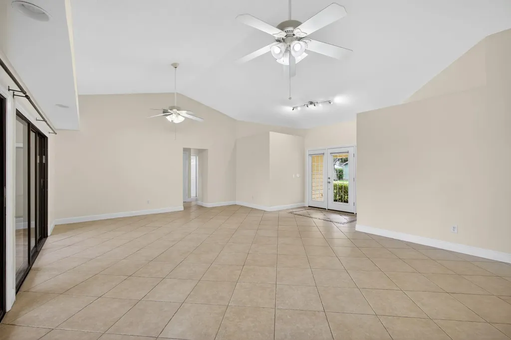 10420 SE Jupiter Narrows Drive Hobe Sound FL 33455