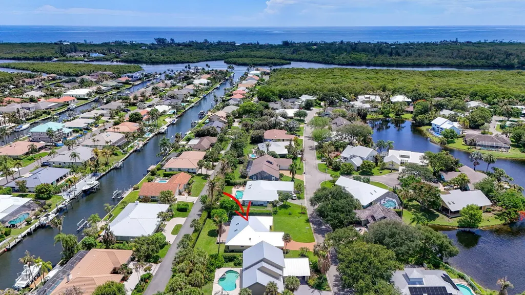 10420 SE Jupiter Narrows Drive Hobe Sound FL 33455