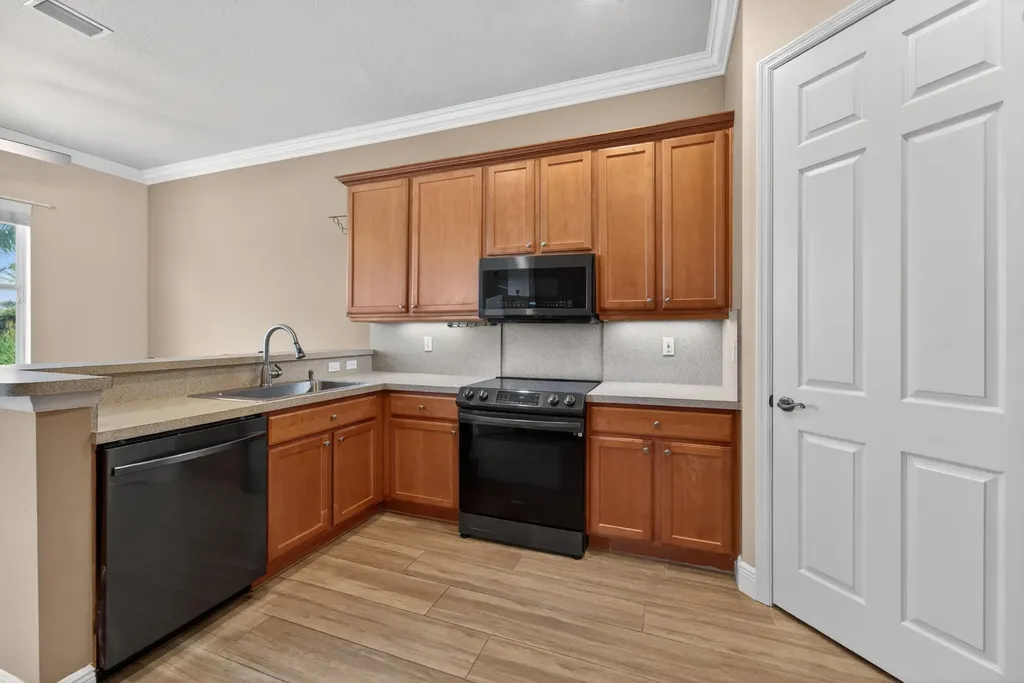 512 SW Lake Manatee Way Port St Lucie FL 34986