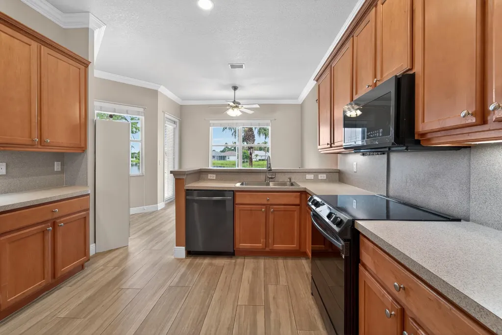 512 SW Lake Manatee Way Port St Lucie FL 34986