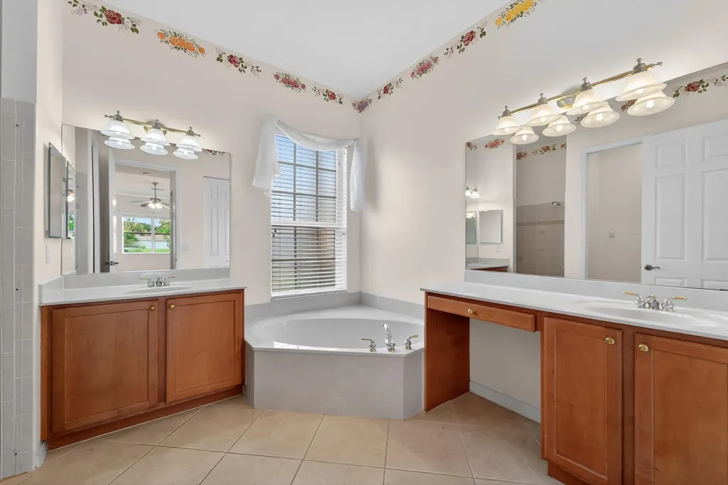 512 SW Lake Manatee Way Port St Lucie FL 34986