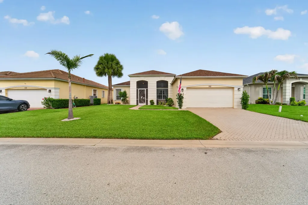 512 SW Lake Manatee Way Port St Lucie FL 34986