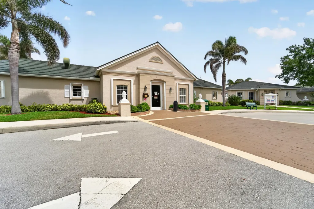 512 SW Lake Manatee Way Port St Lucie FL 34986