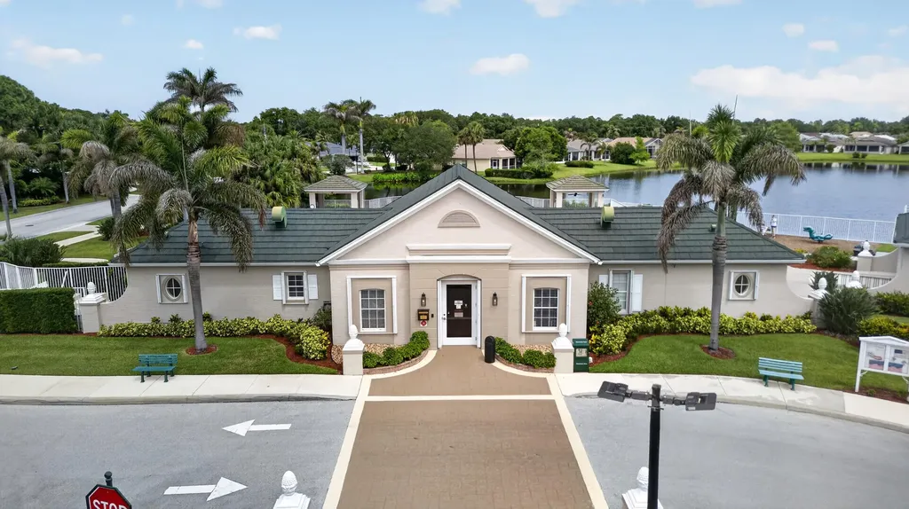 512 SW Lake Manatee Way Port St Lucie FL 34986