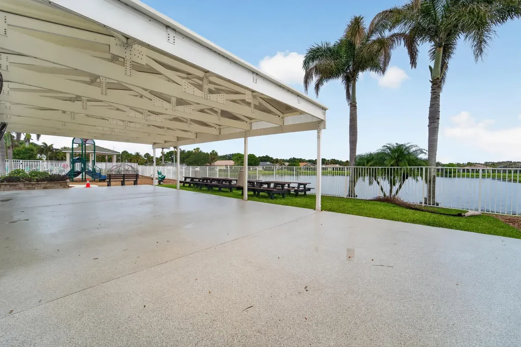 512 SW Lake Manatee Way Port St Lucie FL 34986