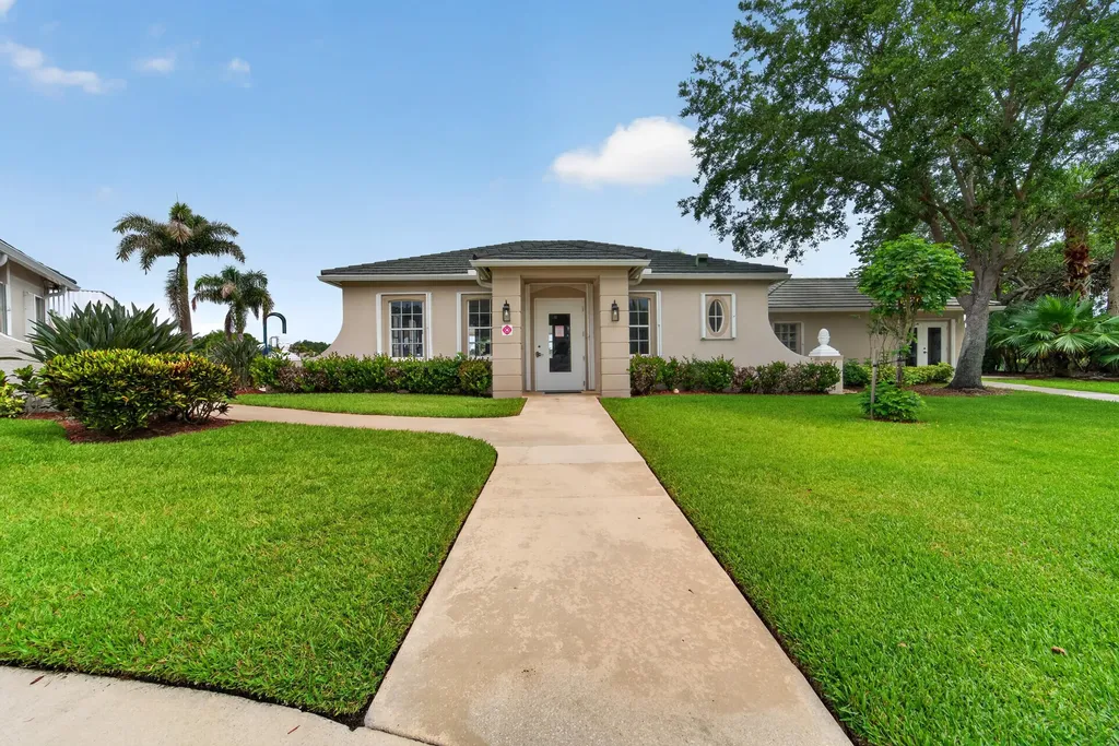 512 SW Lake Manatee Way Port St Lucie FL 34986